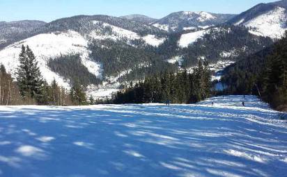 Využite priaznivé počasie na lyžovačku v stredisku SKI Gugel Mlynky 