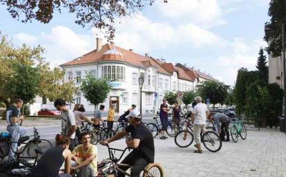 ODHAĽTE ĎALŠIU TVÁR TRNAVY S ARCHITEKTOM NA BICYKLI