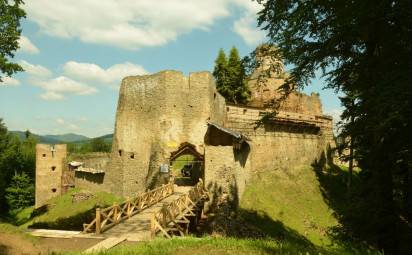      Seriózne pamiatky i pikošky na severovýchode Slovenska sú otvorené