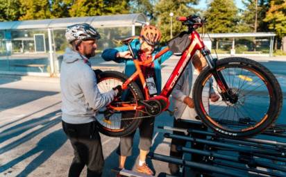 Vyrazte výletným cyklovlakom alebo cyklobusom do Malých Karpát