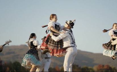 DEVA oslavuje 70 rokov s podporou folklórneho projektu KORENE!