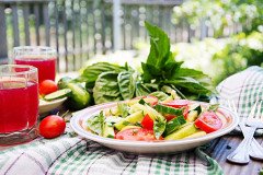 breakfast-summer-garden-salad-tomatoes-cucumbers-with-green-onions-basil_2829-5820