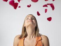 close-up-portrait-beautiful-woman-with-flowers (1)