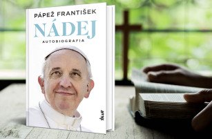 Čo všetko prezrádza vo svojej autobiografii Nádej pápež František? (VIDEO)